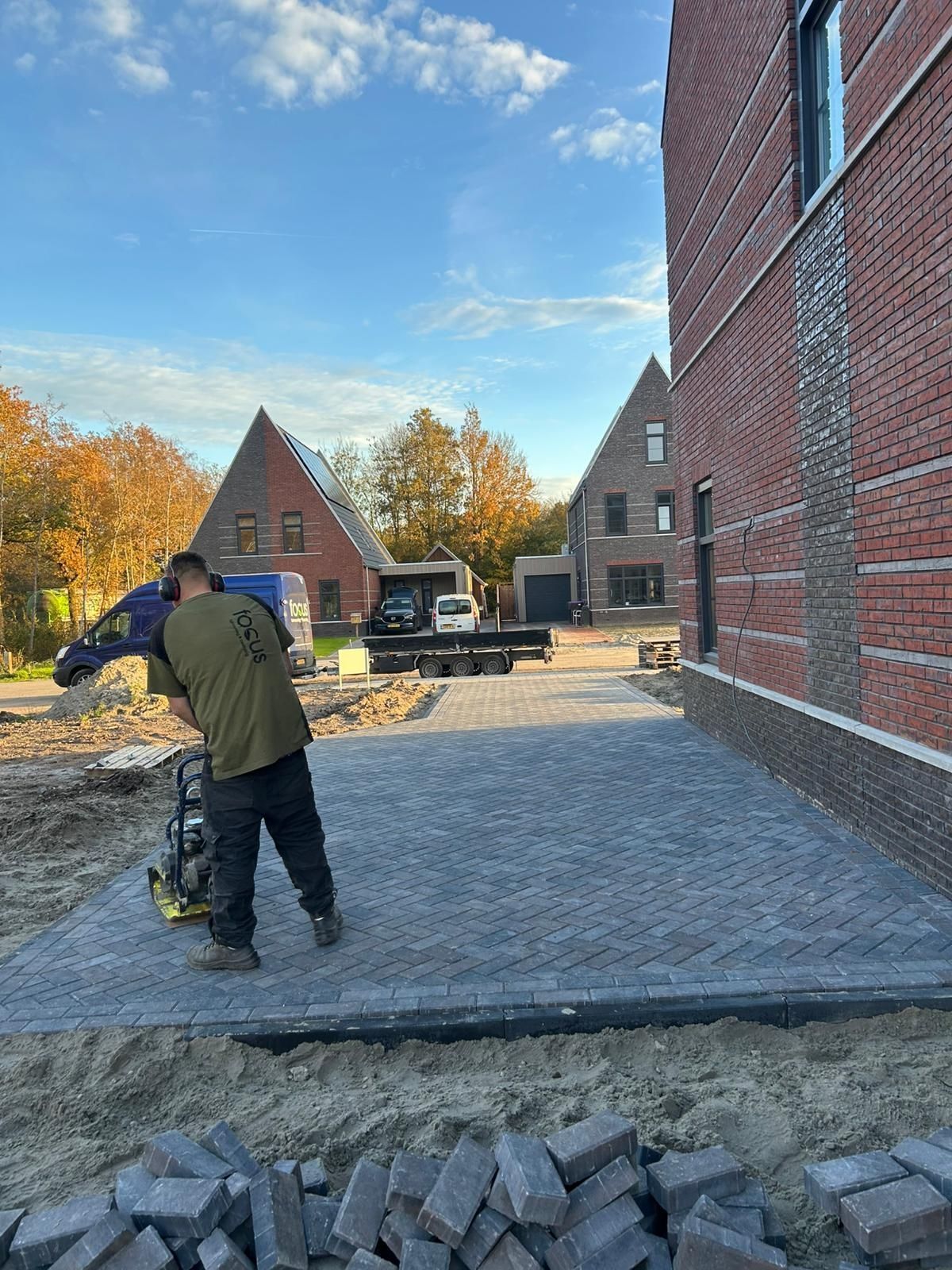 Hout-beton schuttingen geplaatst in Buitenpost
