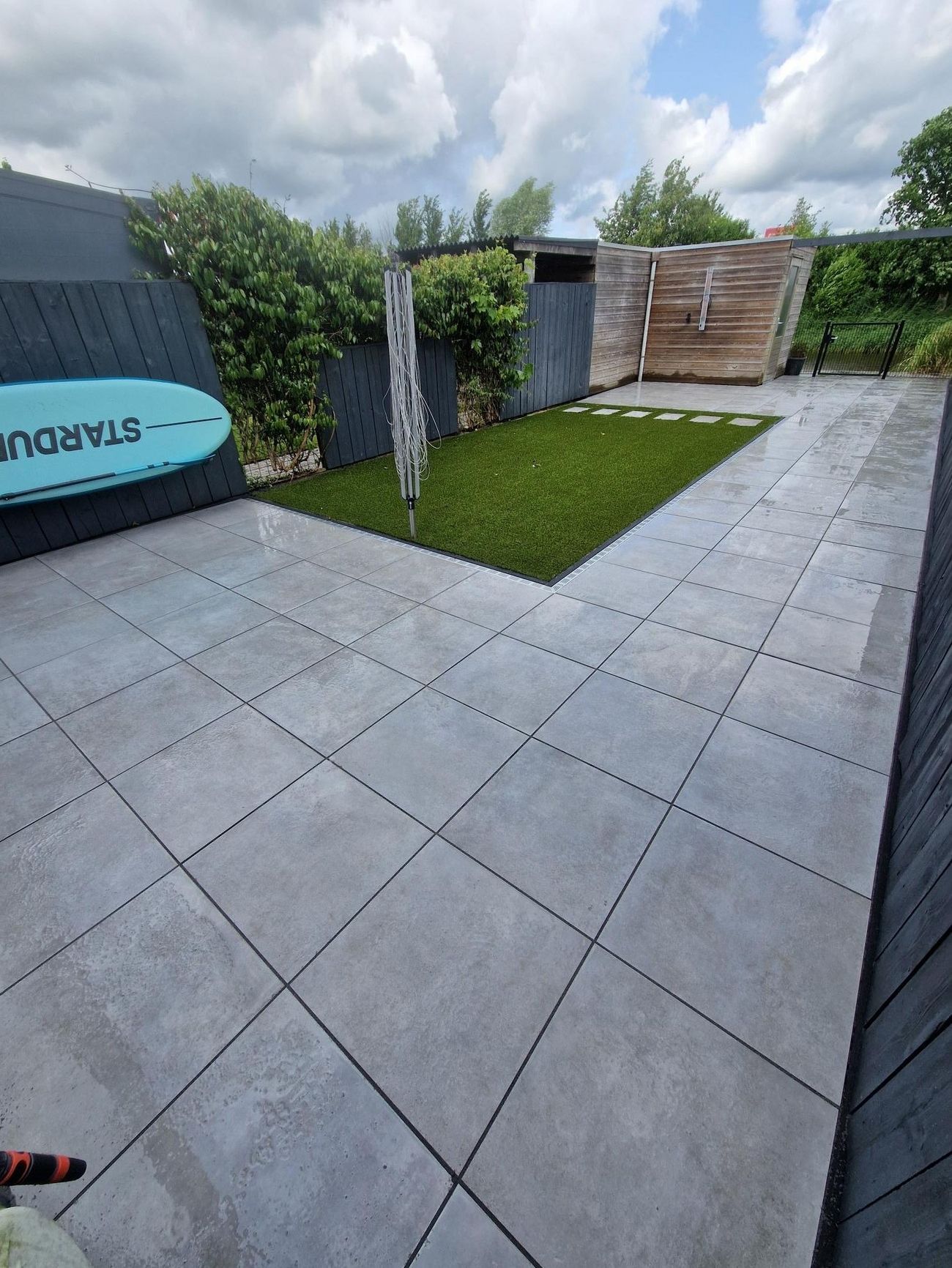 Grondwerk, bestrating en kunstgras in Drachten