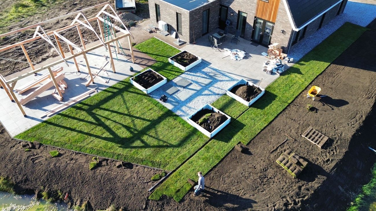 Graszoden en kunstgras aanleggen | Altijd een strak en groen gazon