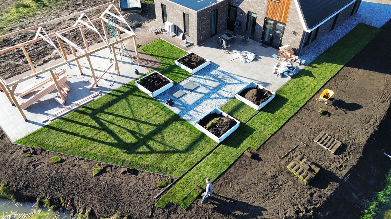 Graszoden en kunstgras in Friesland