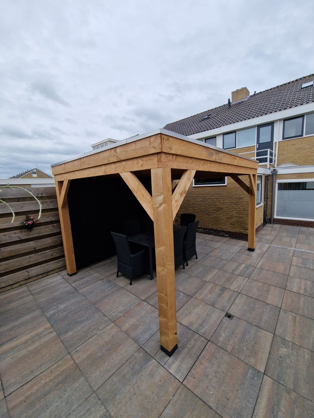 Overkapping geplaatst in Franeker